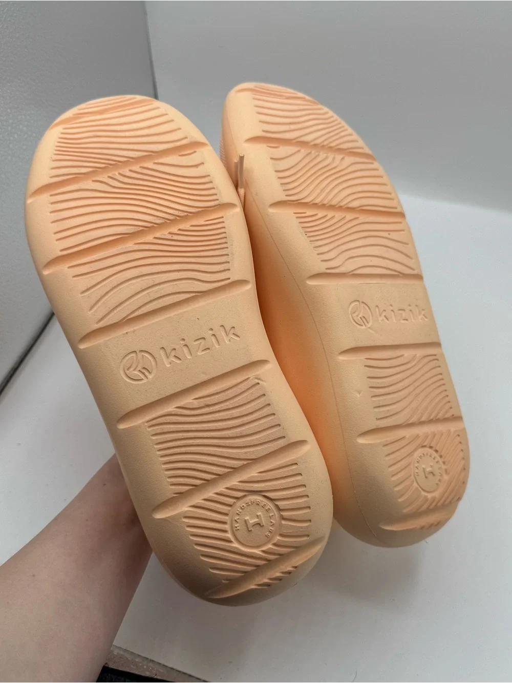 NEW KIZIK unisex roamer sneaker shoes in melon tennis shoes walking running 11